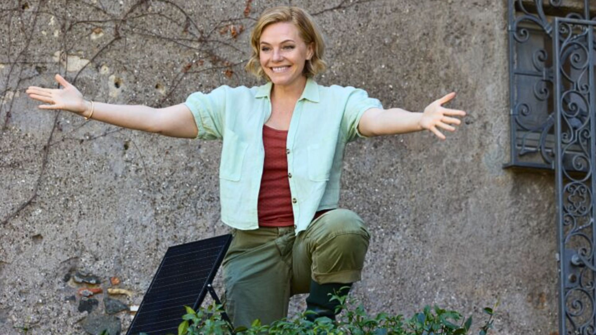 Still of Eloise Mumford from Villa Amore (Image via Hallmark)